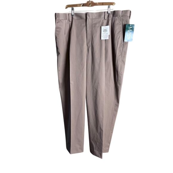 L.L. Bean Men’s Chino Pants 42 New With Tags! Pleated Front Business Casual - Picture 1 of 5
